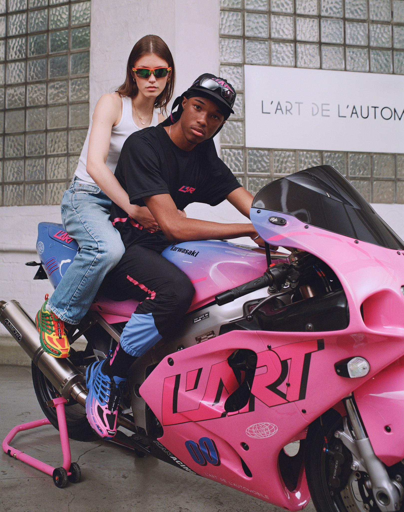 FOR THE ROAD LESS TRAVELED: OAKLEY LAUNCHES NEW COLLECTION WITH L'ART DE L 'AUTOMOBILE